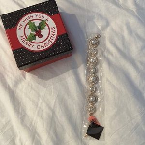 NWT 8” gold, 2-sized pearl and cz circular bracelet.